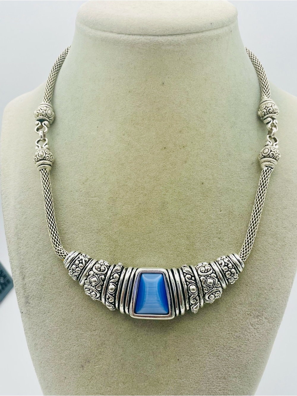 Silver Tone Necklace w/ Blue Cats Eye Stone & Intricate Bar. 16 inches/2 inch ex